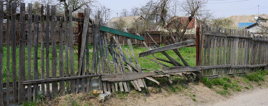 Kaputter Gartenzaun